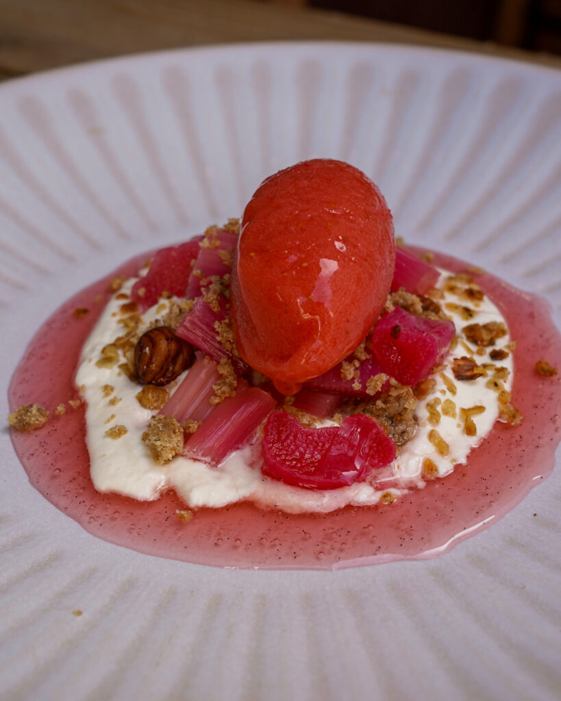 dessert saison rhubarbe fraise restaurant la datcha