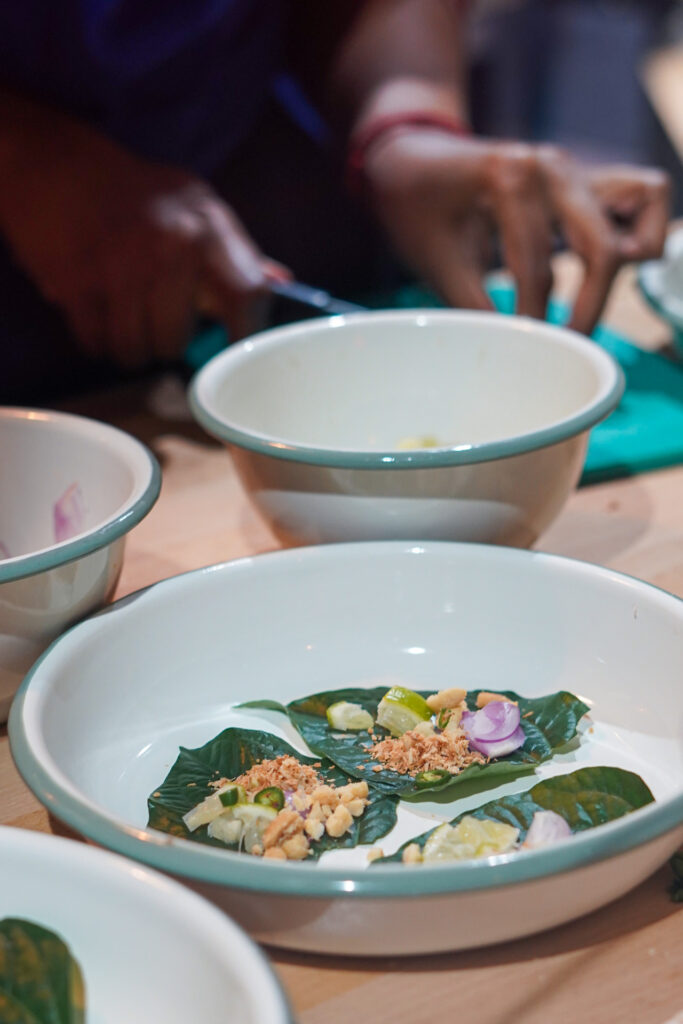 mise en bouche feuille betel restaurant naam