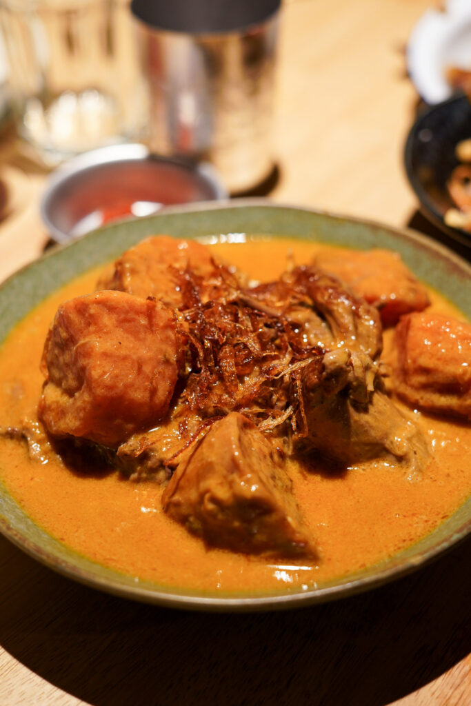 plat agneau massaman restaurant naam