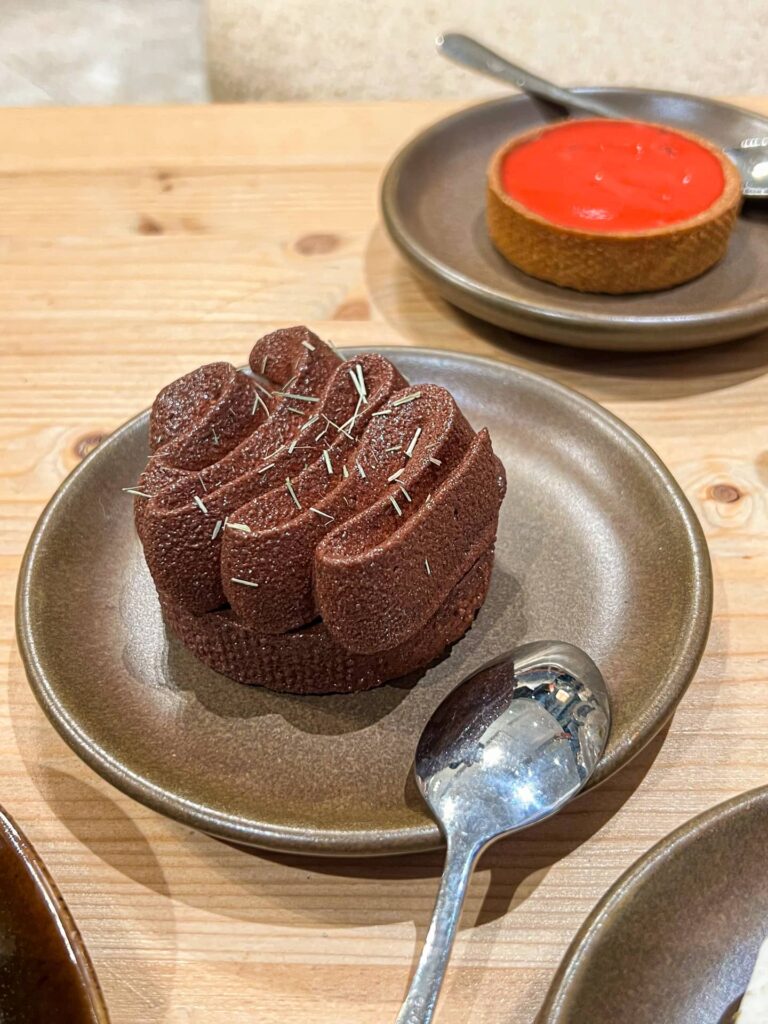 Pâtisserie Ecir entremet chocolat mélilot foin